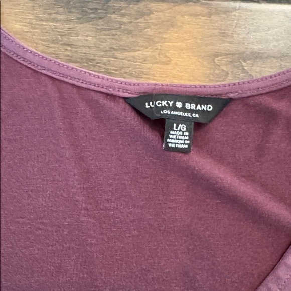 ❤️3/$30 Lucky Brand V-Neck Plum Top - Picture 6 of 8